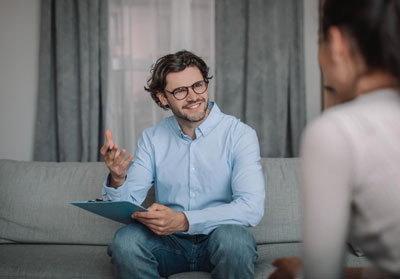 intuitive-consultant-working-with-a-client-at-Silachi